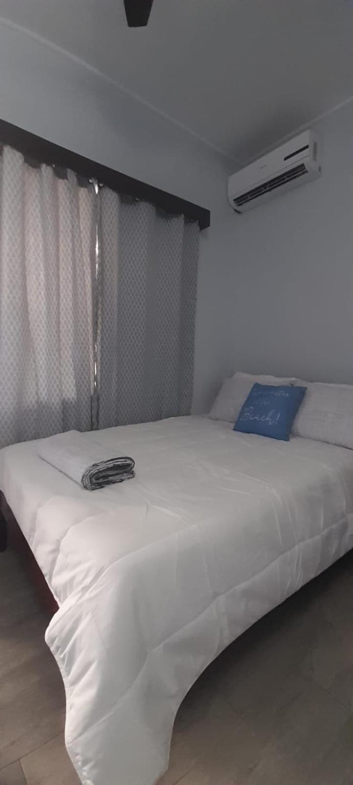Serenade Hotel Placencia Extérieur photo