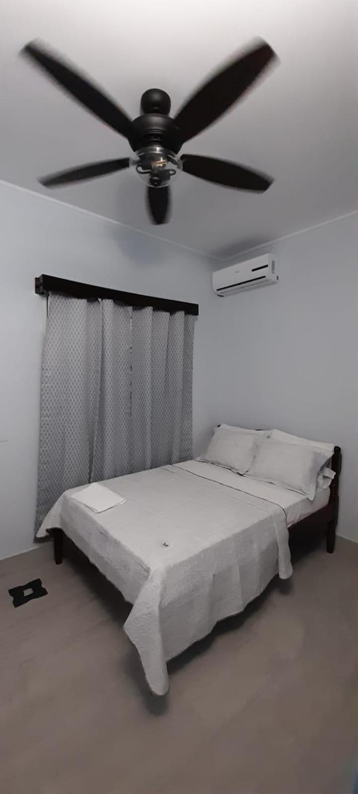 Serenade Hotel Placencia Extérieur photo