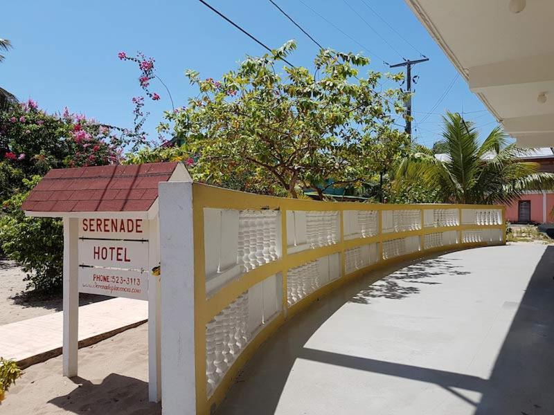 Serenade Hotel Placencia Extérieur photo