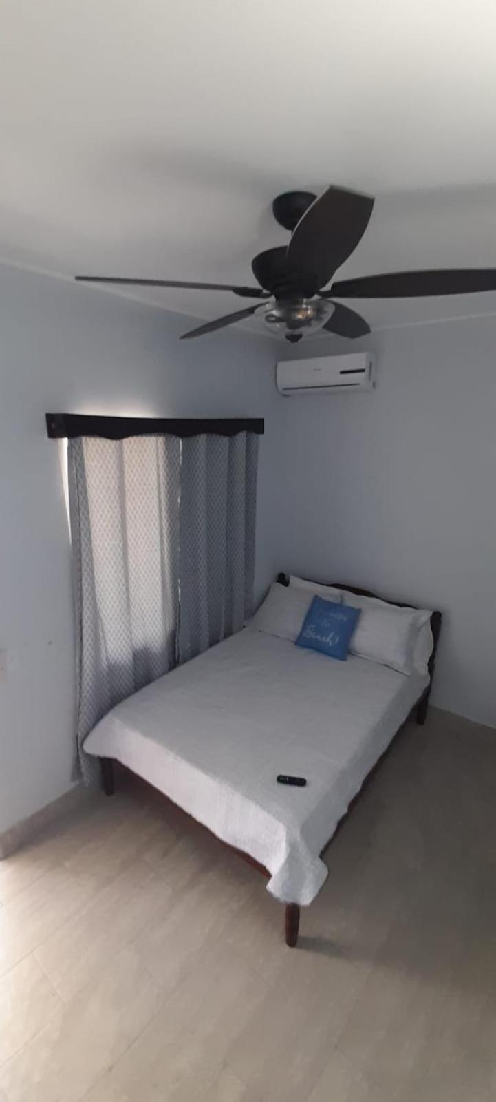 Serenade Hotel Placencia Extérieur photo