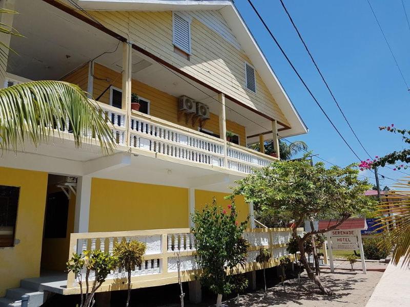 Serenade Hotel Placencia Extérieur photo