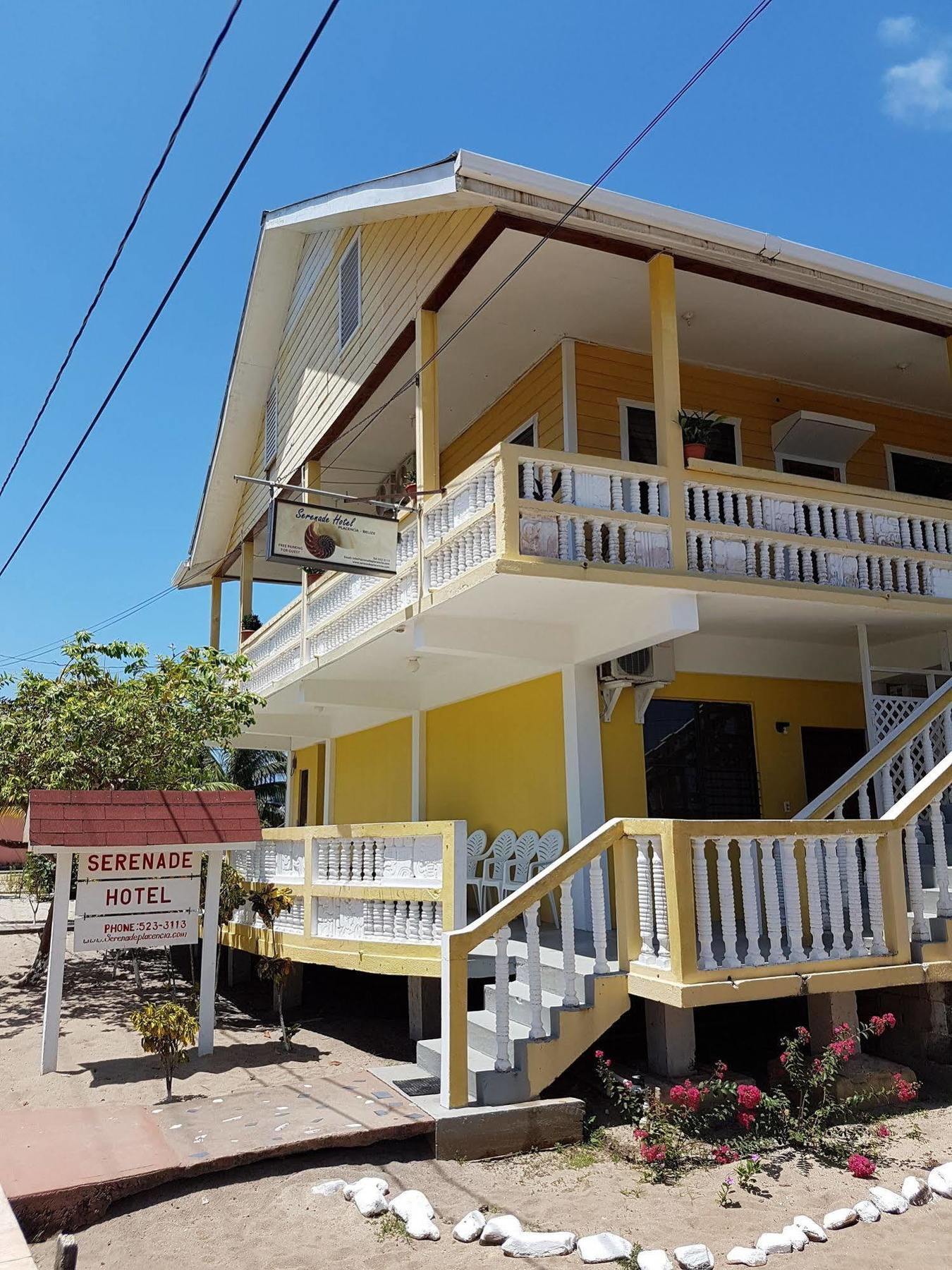 Serenade Hotel Placencia Extérieur photo