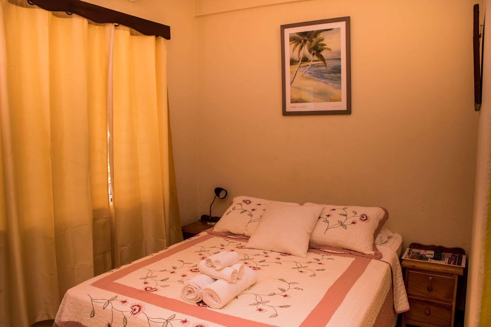 Serenade Hotel Placencia Extérieur photo