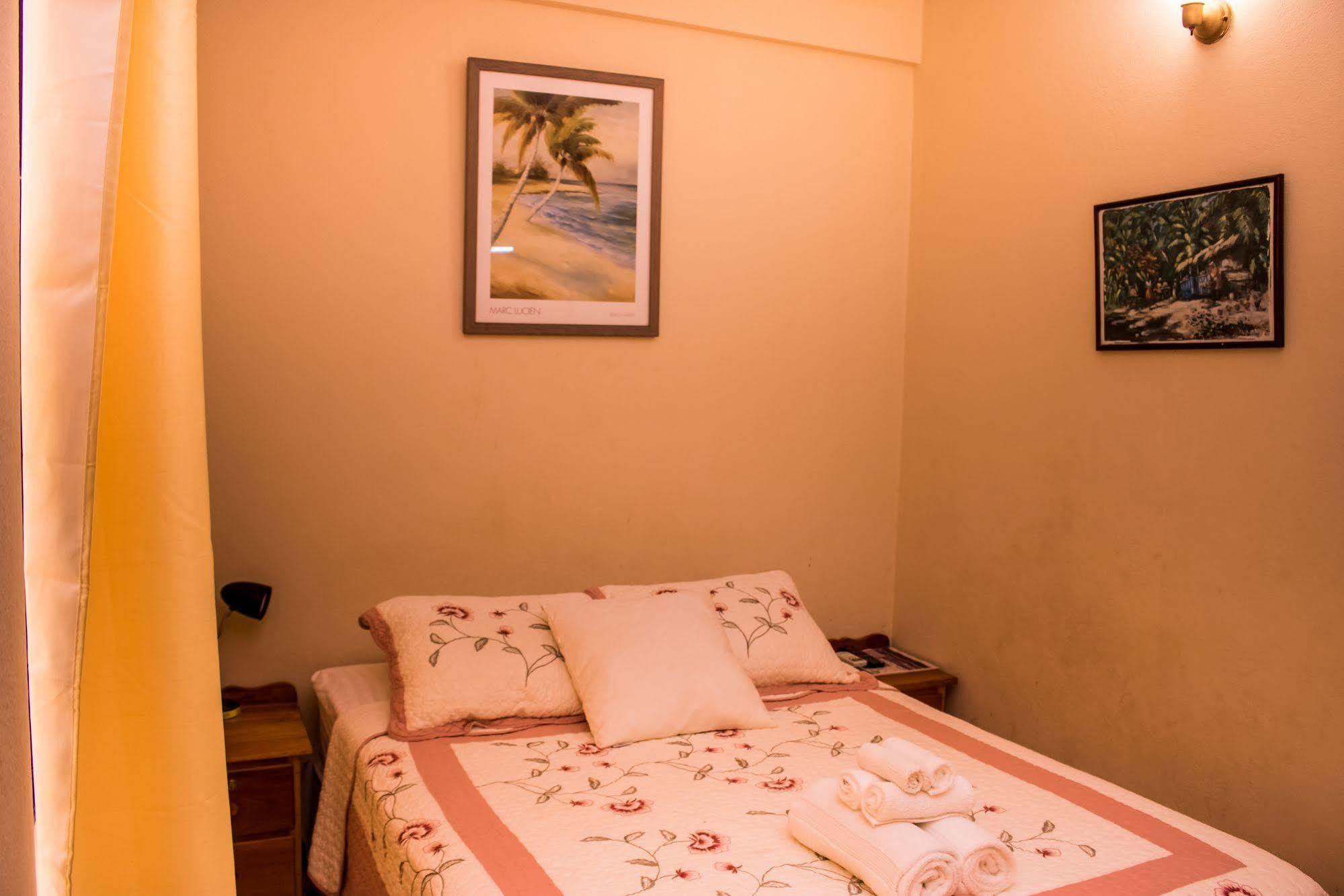 Serenade Hotel Placencia Extérieur photo