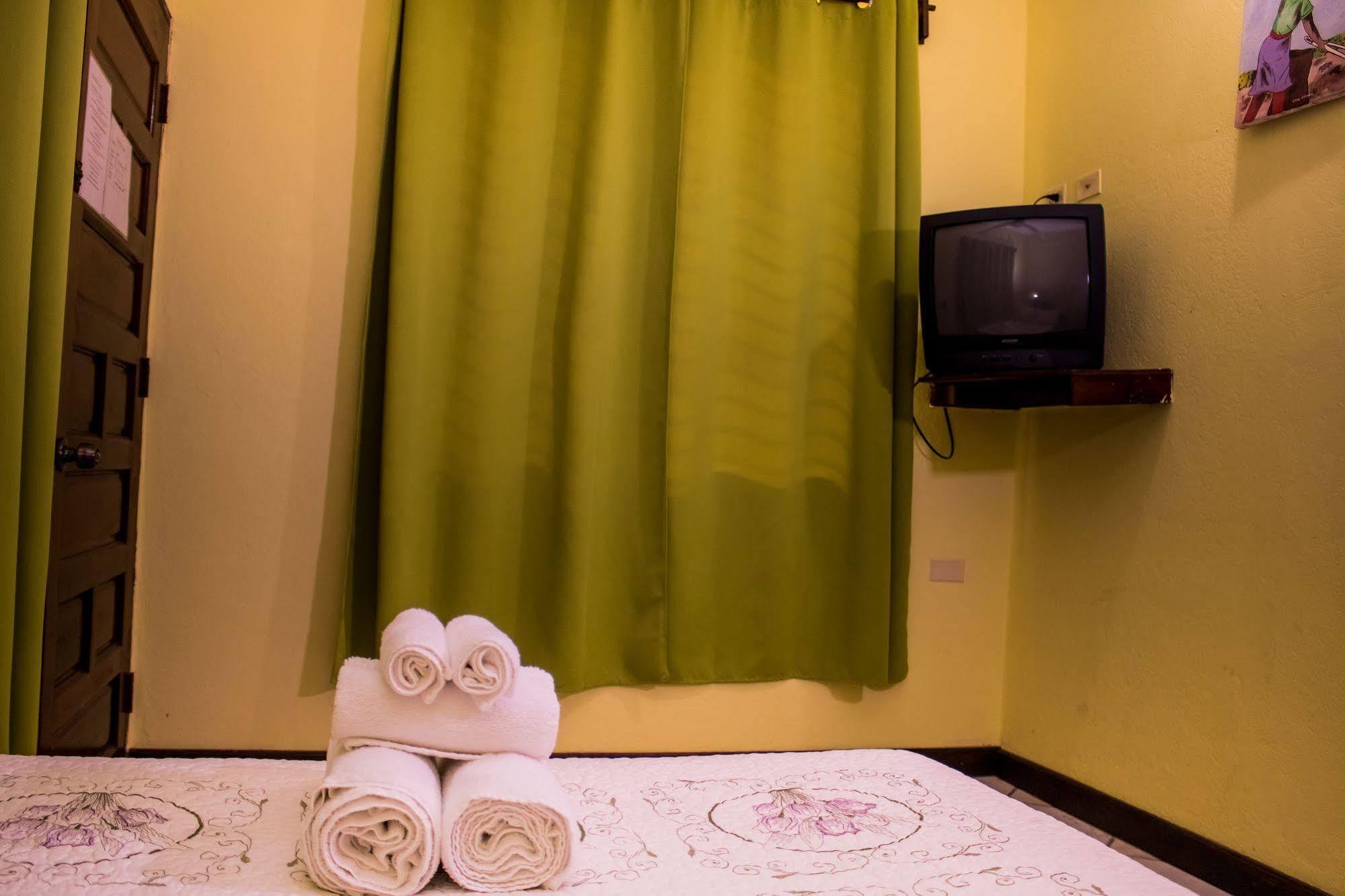 Serenade Hotel Placencia Extérieur photo