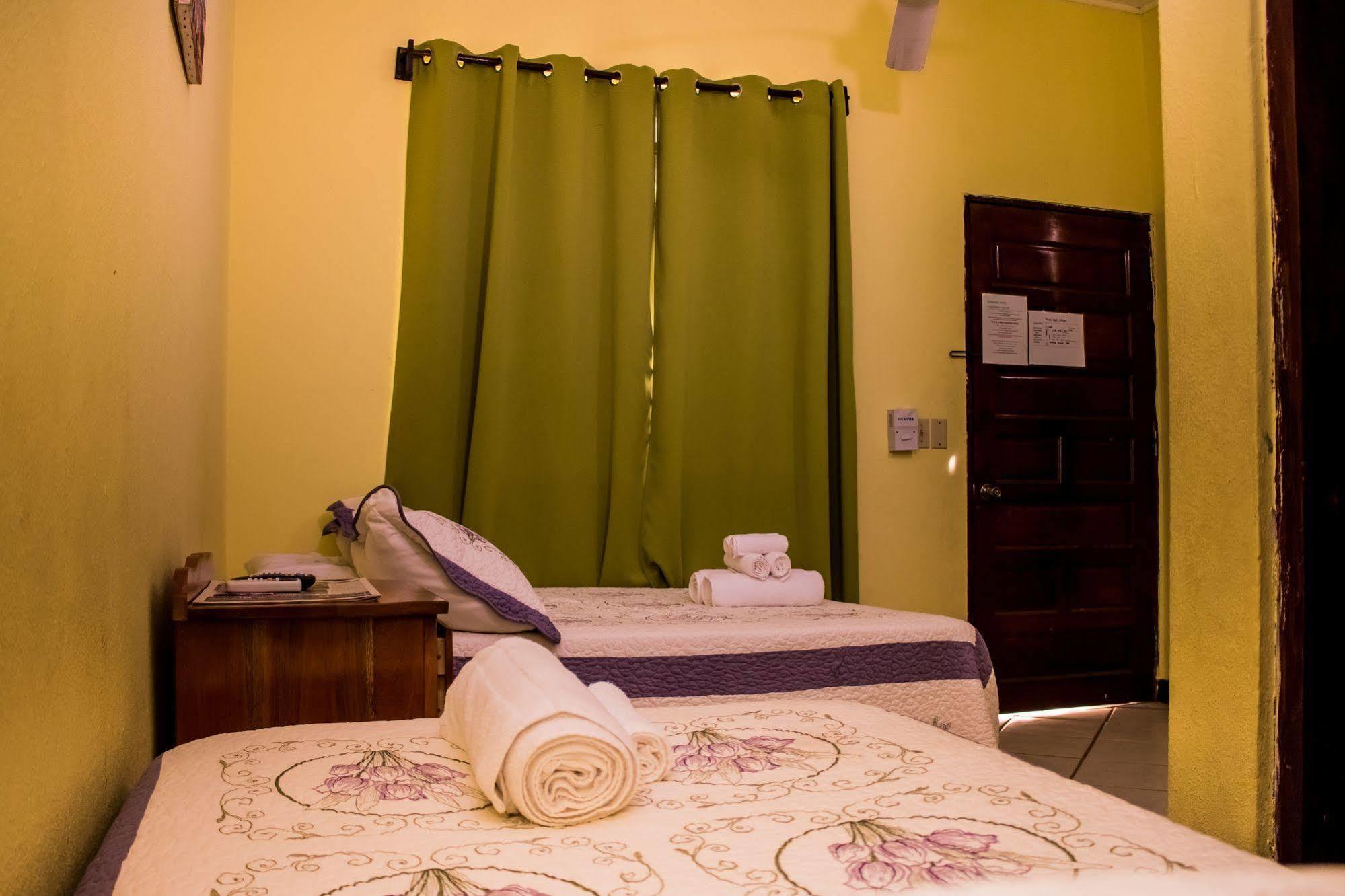 Serenade Hotel Placencia Extérieur photo