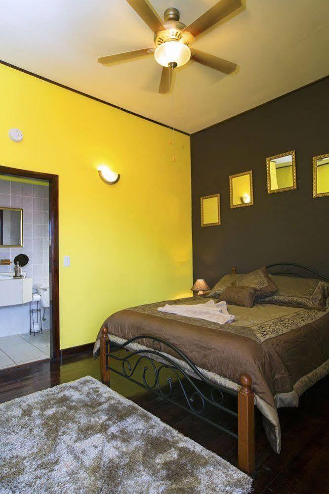 Serenade Hotel Placencia Extérieur photo